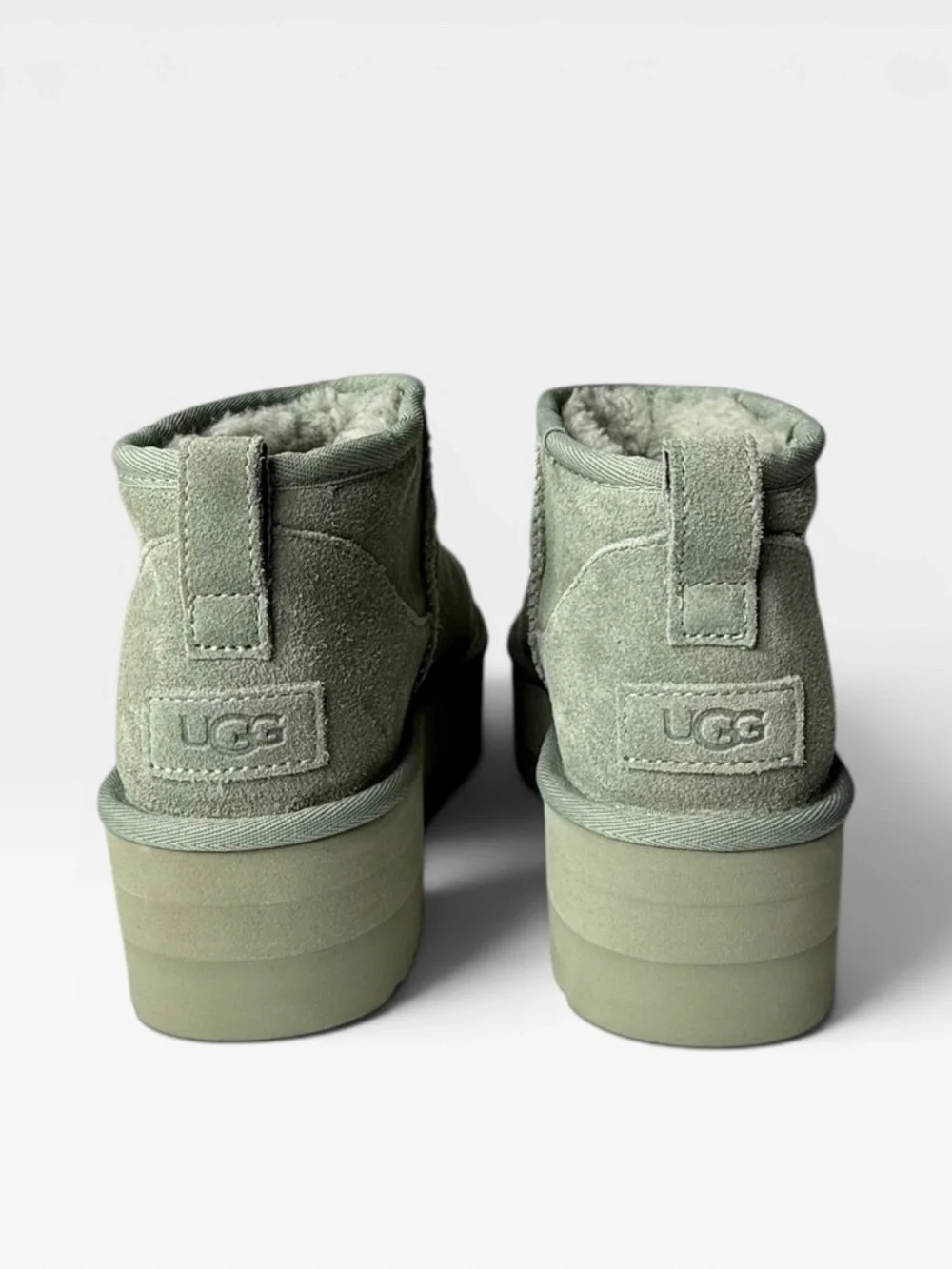 UGG Classic Women's Ultra Mini Platform boot in the Shaded Clover Size 9